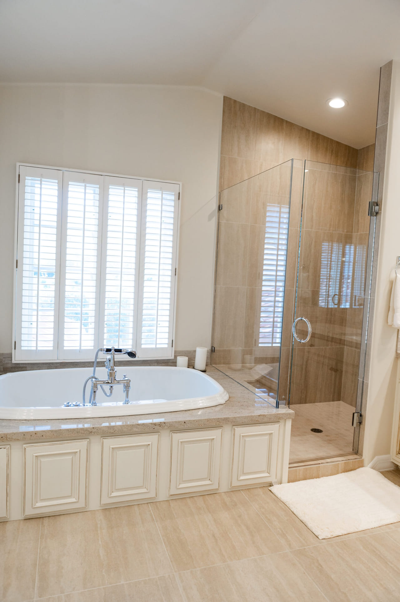 Bathroom1-HummingbirdLn-03-scaled