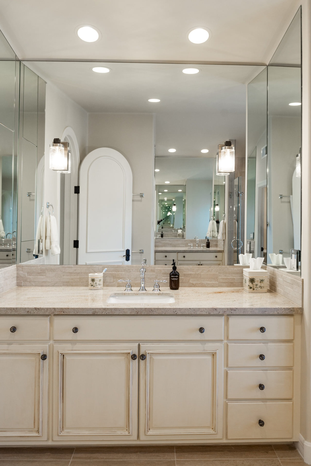 Bathroom1-HummingbirdLn-05-scaled