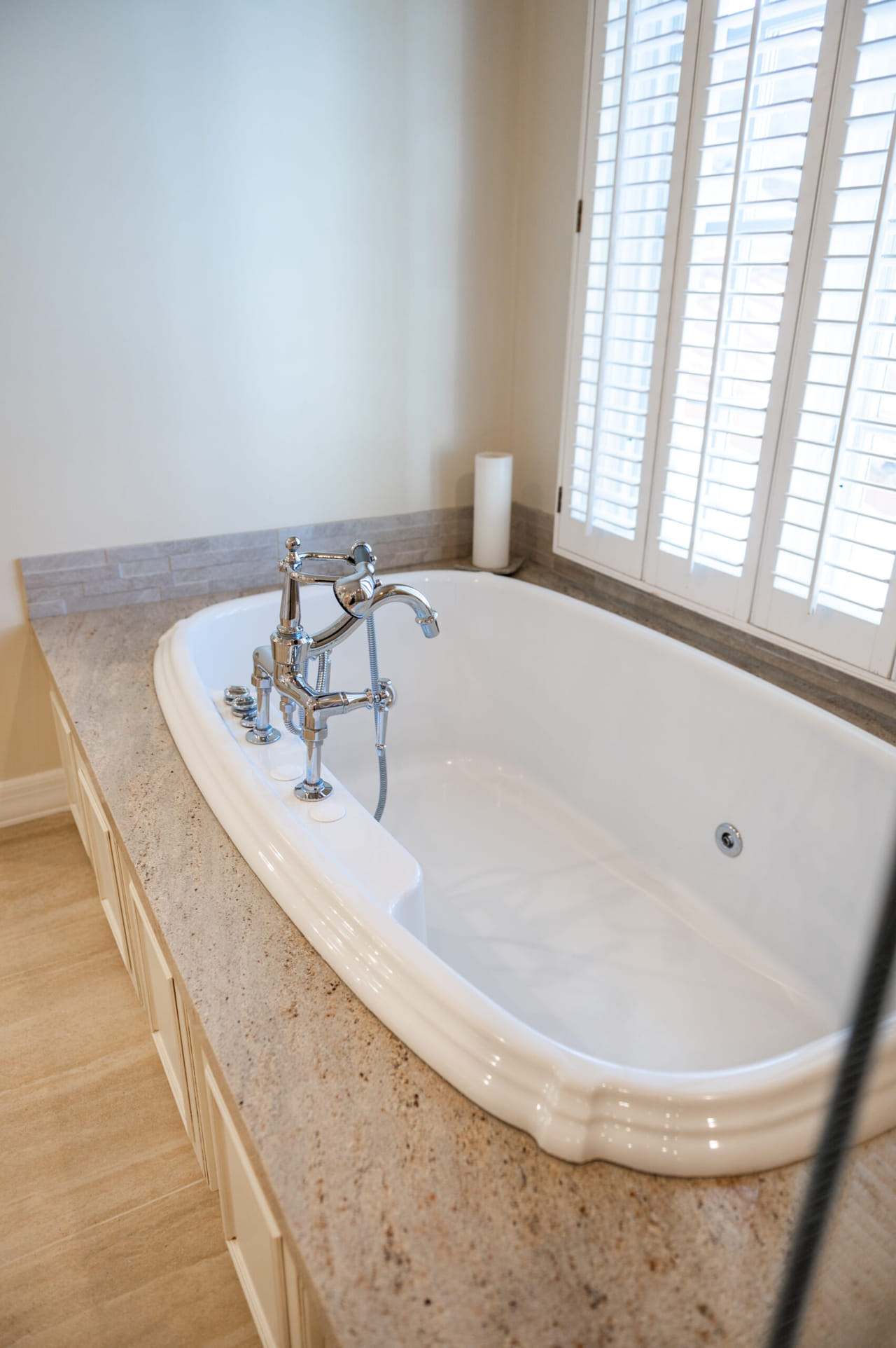 Bathroom1-HummingbirdLn-10-scaled