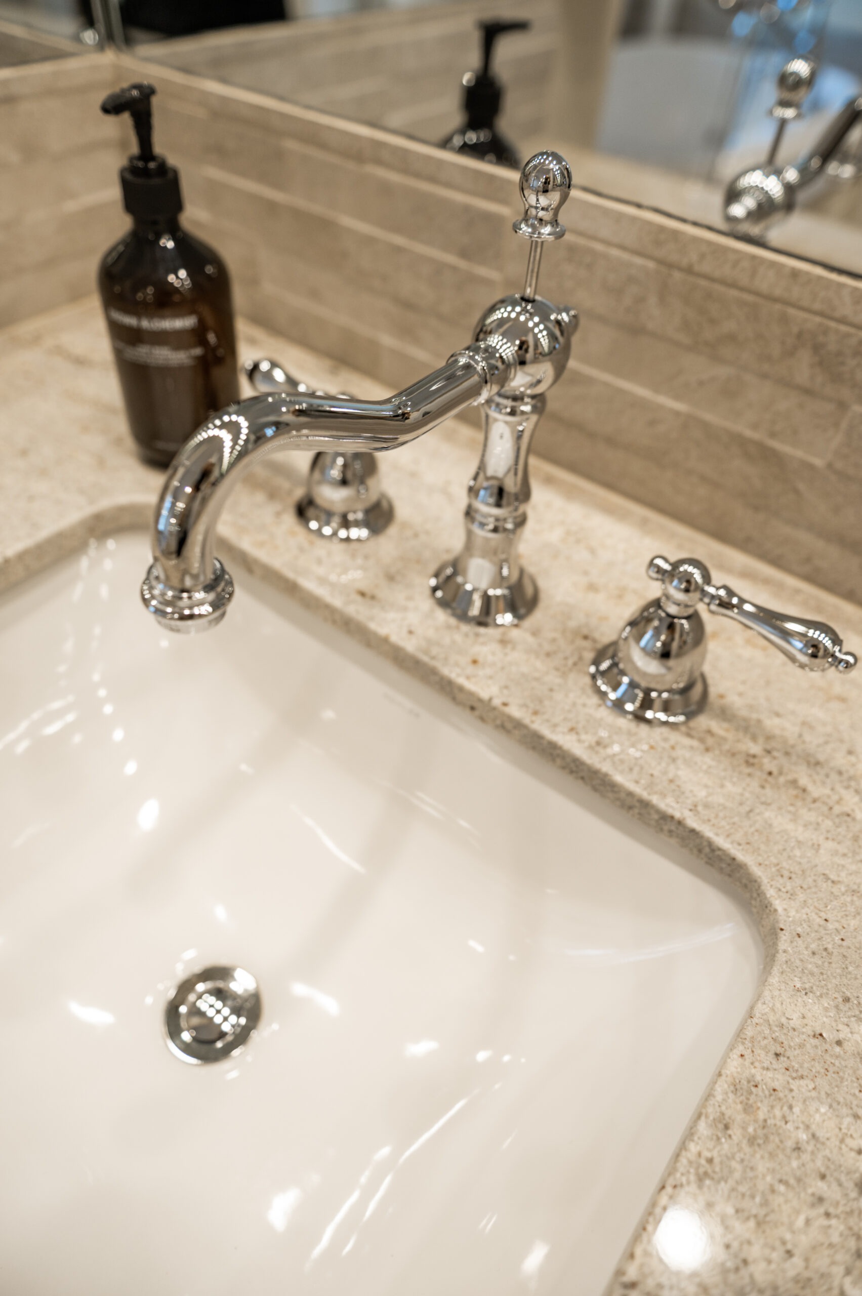 Bathroom1-HummingbirdLn-13-scaled
