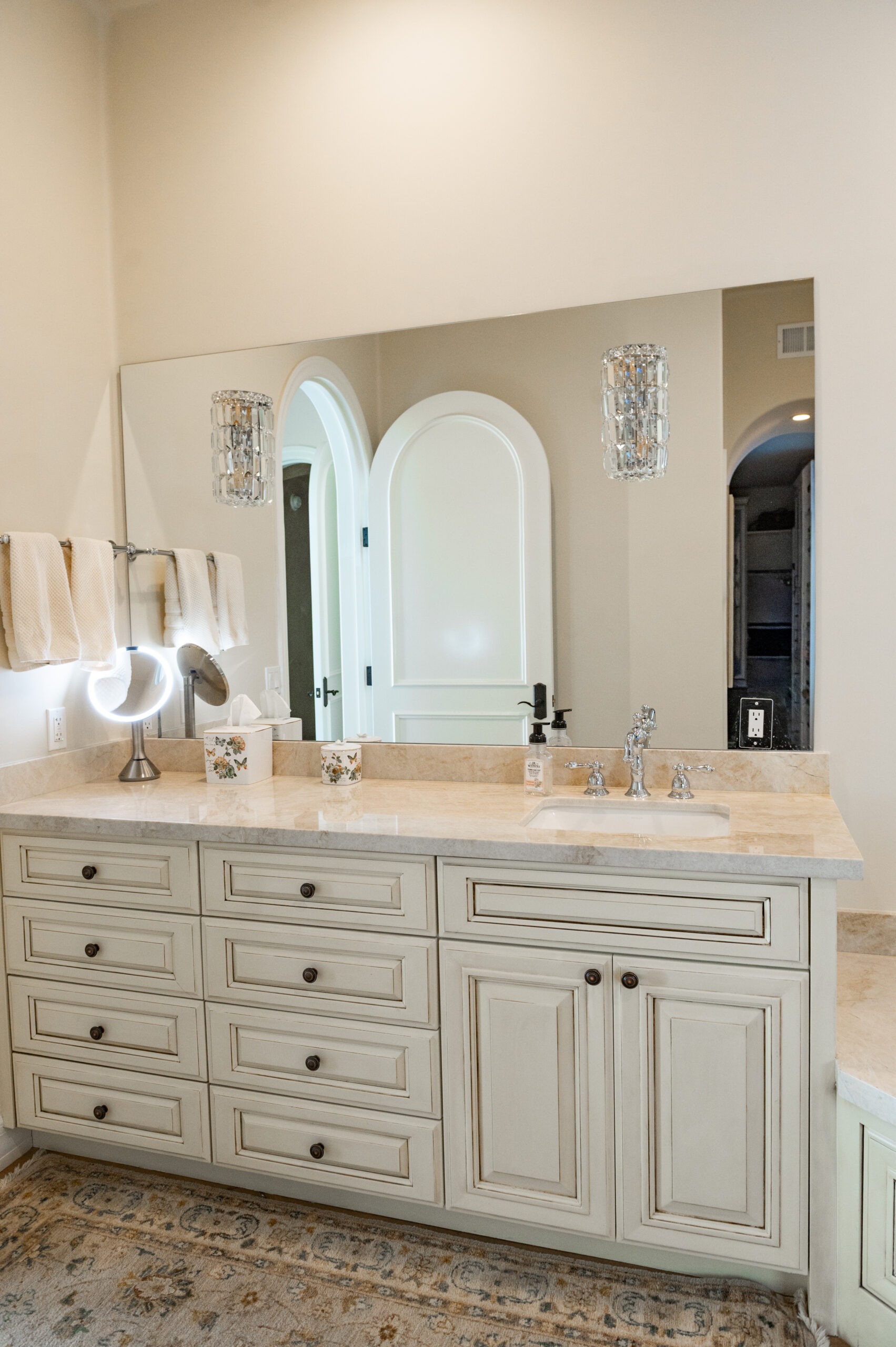 Bathroom2-HummingbirdLn-04-scaled